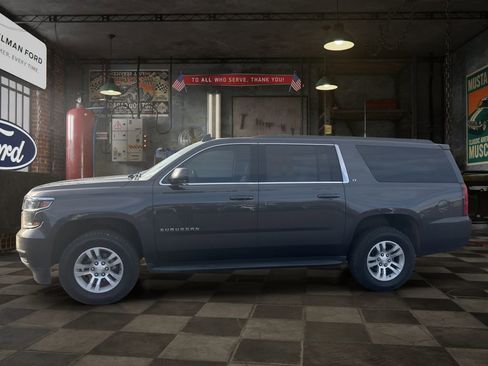 Used 2018 Chevrolet Suburban LT image 3
