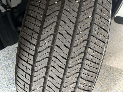 Used 2025 GMC Acadia Elevation image 32