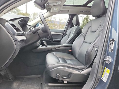 Used 2021 Volvo XC90 T5 Momentum w/ Climate Package image 13