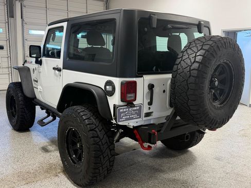 Used 2015 Jeep Wrangler Rubicon AWD/4WD image 2
