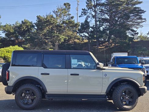 New 2025 Ford Bronco Outer Banks image 4