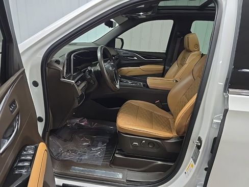 Used 2022 Cadillac Escalade ESV Premium Luxury image 36