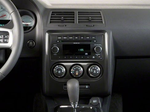 Used 2013 Dodge Challenger SXT RWD image 13