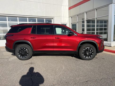 Used 2025 Chevrolet Traverse Z71 w/ Driver Confidence Package image 11