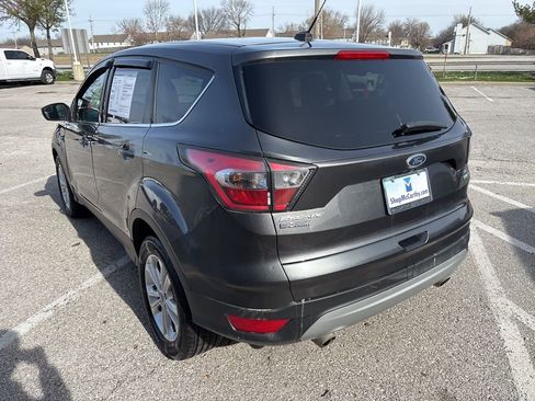 Used 2017 Ford Escape SE image 19
