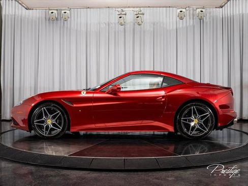 Used 2017 Ferrari California T RWD image 6