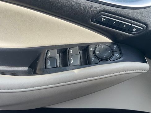 Used 2019 Buick Enclave Premium AWD/4WD image 11