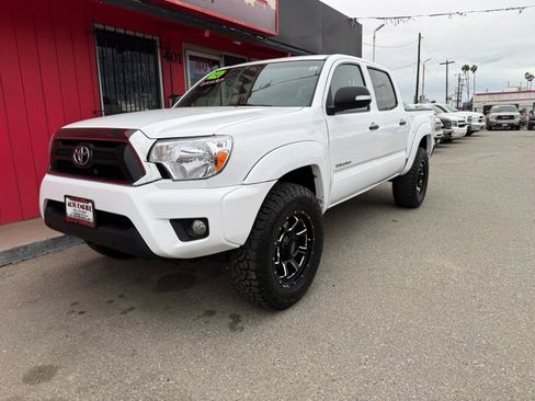 Used 2014 Toyota Tacoma PreRunner w/ Limited Package RWD image 2