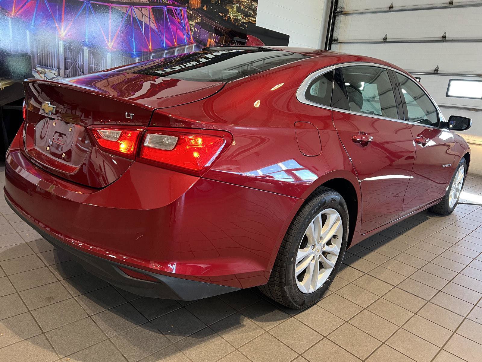 Used 2017 Chevrolet Malibu LT FWD image 9