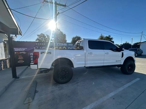 Used 2022 Ford F250 Lariat w/ Black Appearance Package AWD/4WD image 5