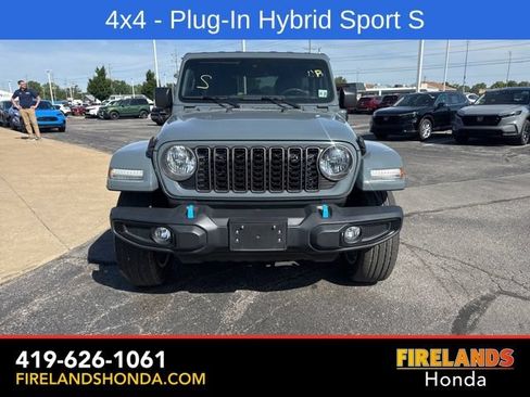 Used 2024 Jeep Wrangler Unlimited w/ Convenience Group AWD/4WD image 9