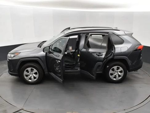 Used 2020 Toyota RAV4 LE FWD image 7