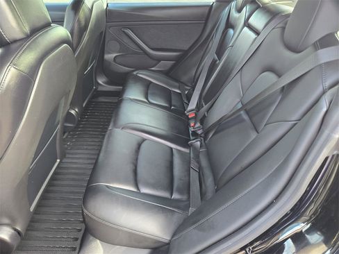 Used 2021 Tesla Model 3 Performance image 16