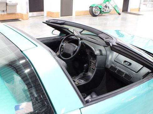 Used 1991 Chevrolet Corvette Coupe RWD image 13