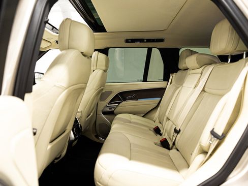 Used 2023 Land Rover Range Rover SE image 24