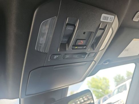 Used 2025 Toyota Highlander XSE AWD/4WD image 21