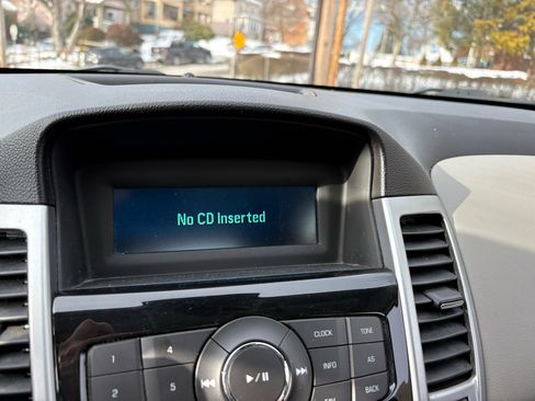 Used 2014 Chevrolet Cruze LS image 33