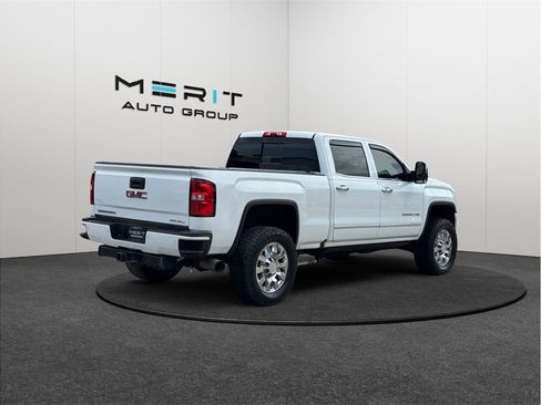 Used 2019 GMC Sierra 2500 Denali w/ Duramax Plus Package AWD/4WD image 9