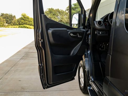 Used 2023 Mercedes-Benz Sprinter 2500 image 86