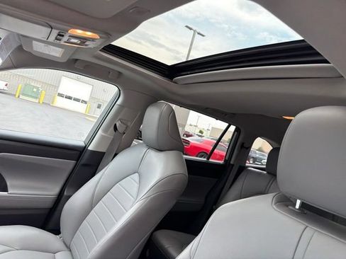 Used 2023 Toyota Highlander XLE FWD image 18