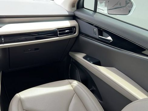 Used 2022 Lincoln Nautilus FWD w/ Premium Package image 13