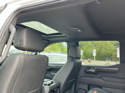 Used 2023 GMC Sierra 1500 AT4 w/ Technology Package image 18