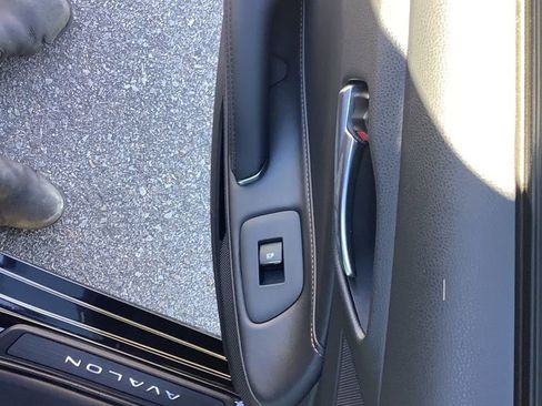 Used 2021 Toyota Avalon XSE image 29