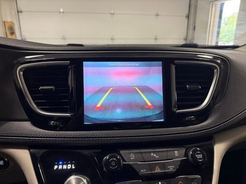 Used 2019 Chrysler Pacifica Limited w/ Tire & Wheel Group image 20