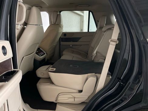 Used 2018 Lincoln Navigator Select w/ Technology Package image 22