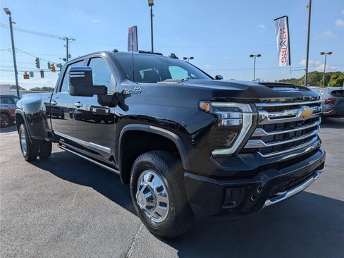 New 2026 Chevrolet Silverado 3500 High Country w/ High Country Premium Package AWD/4WD image 2