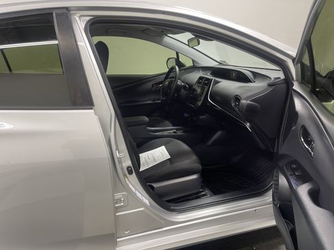 Used 2019 Toyota Prius LE image 26