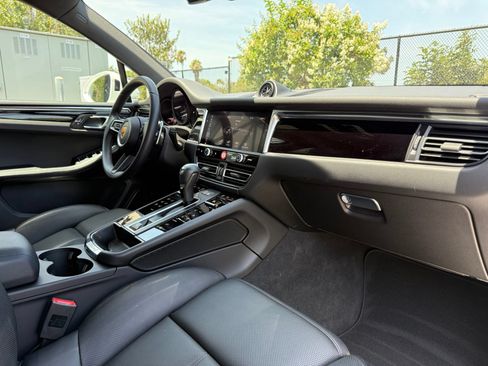 Used 2026 Porsche Macan AWD/4WD image 25