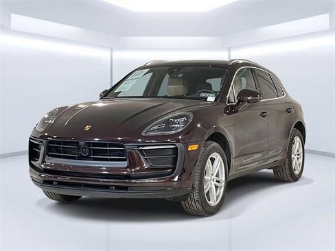 Certified 2025 Porsche Macan image 1