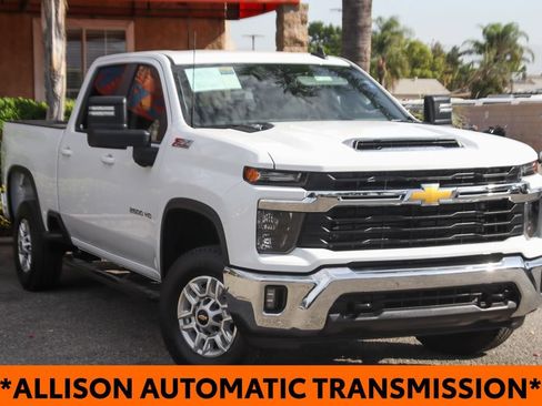 Used 2025 Chevrolet Silverado 2500 LT AWD/4WD image 2
