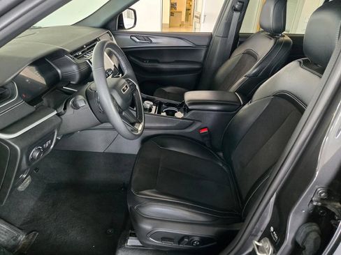 Used 2023 Jeep Grand Cherokee Altitude AWD/4WD image 22