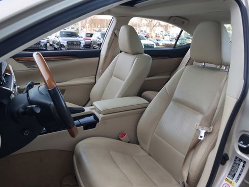 Used 2014 Lexus ES 300h w/ Premium Package w/Bamboo Trim image 35