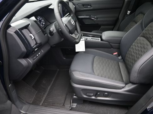 Certified 2026 Nissan Pathfinder SV w/ SV Premium Package FWD image 19