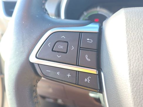 Used 2021 Toyota Highlander XLE FWD image 21