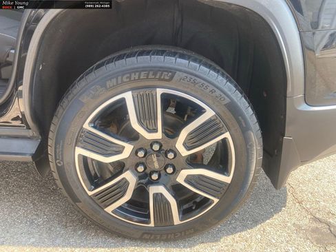 Used 2021 GMC Acadia SLE w/ Elevation Edition image 9