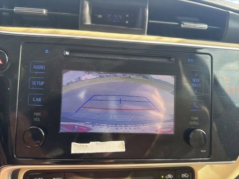 Used 2018 Toyota Corolla LE w/ Carpet Mat Package (TMS) FWD image 17