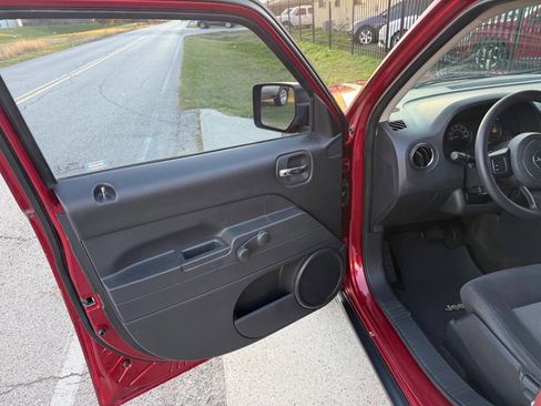 Used 2017 Jeep Patriot Sport image 10