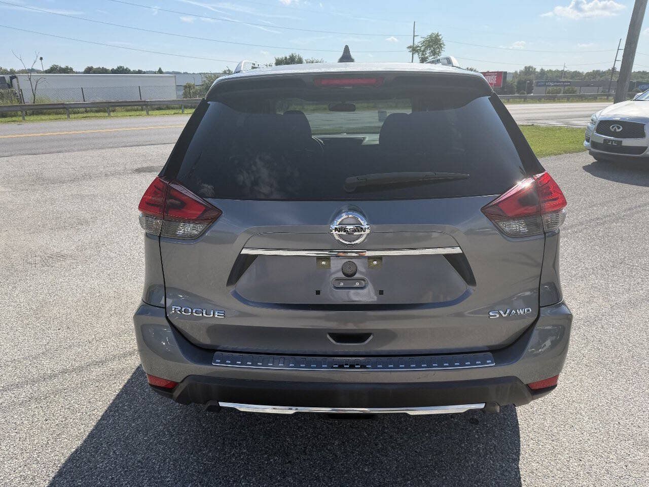 Used 2017 Nissan Rogue SV AWD/4WD image 5