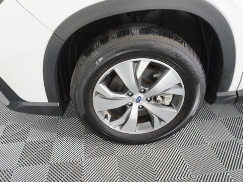 Certified 2024 Subaru Ascent Premium w/ Convenience Package image 17