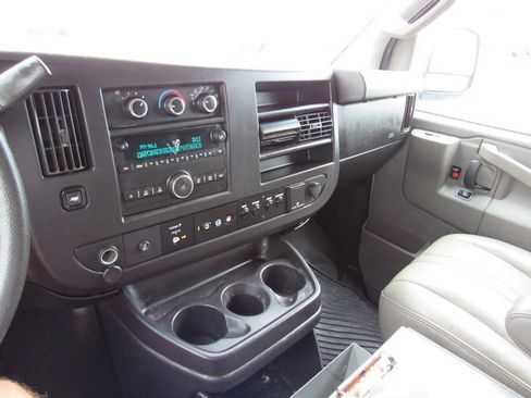 Used 2017 Chevrolet Express 2500 RWD image 31
