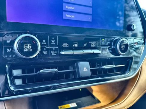 Used 2024 Toyota Highlander Platinum image 27