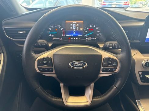 Used 2023 Ford Explorer XLT w/ Equipment Group 202A AWD/4WD image 17