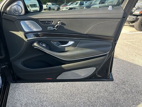 Used 2017 Mercedes-Benz S 550 Sedan image 27