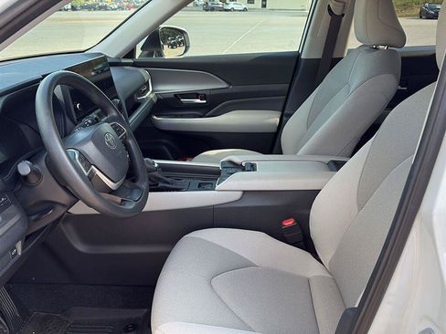 Used 2025 Toyota Grand Highlander FWD image 9