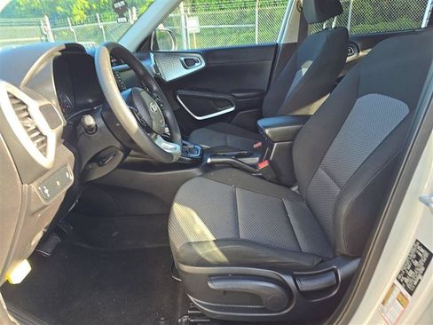 Used 2020 Kia Soul LX FWD image 9