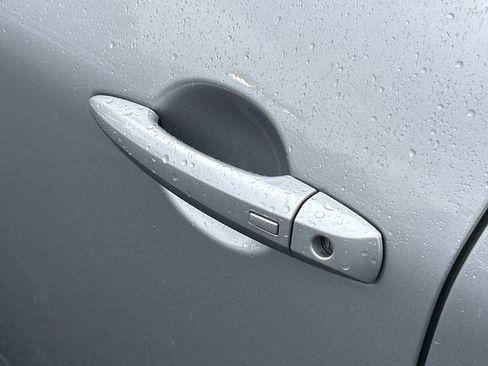 Used 2023 Nissan Rogue SV FWD image 14